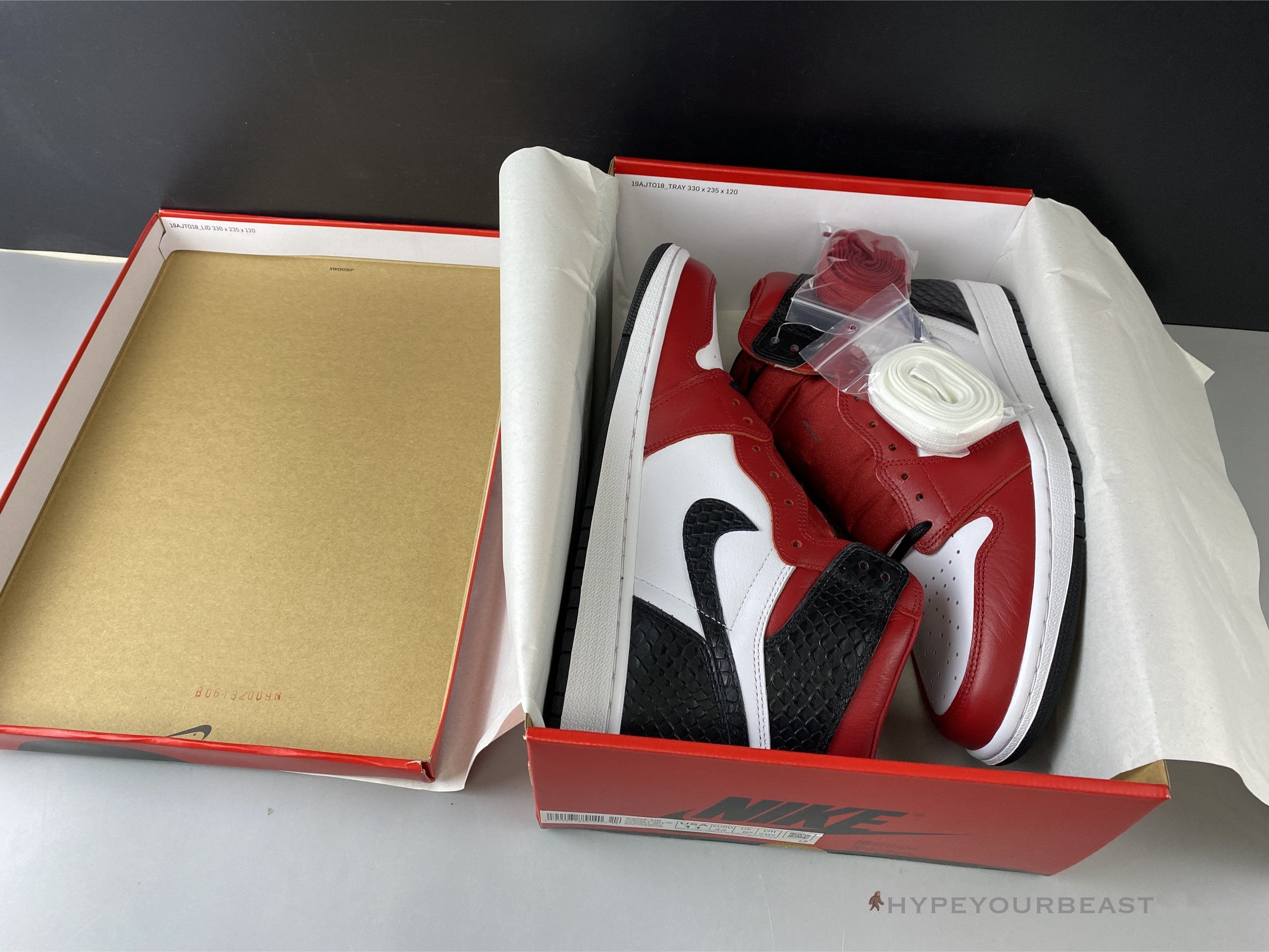 Air Jordan 1 Retro High Snake Chicago Satin