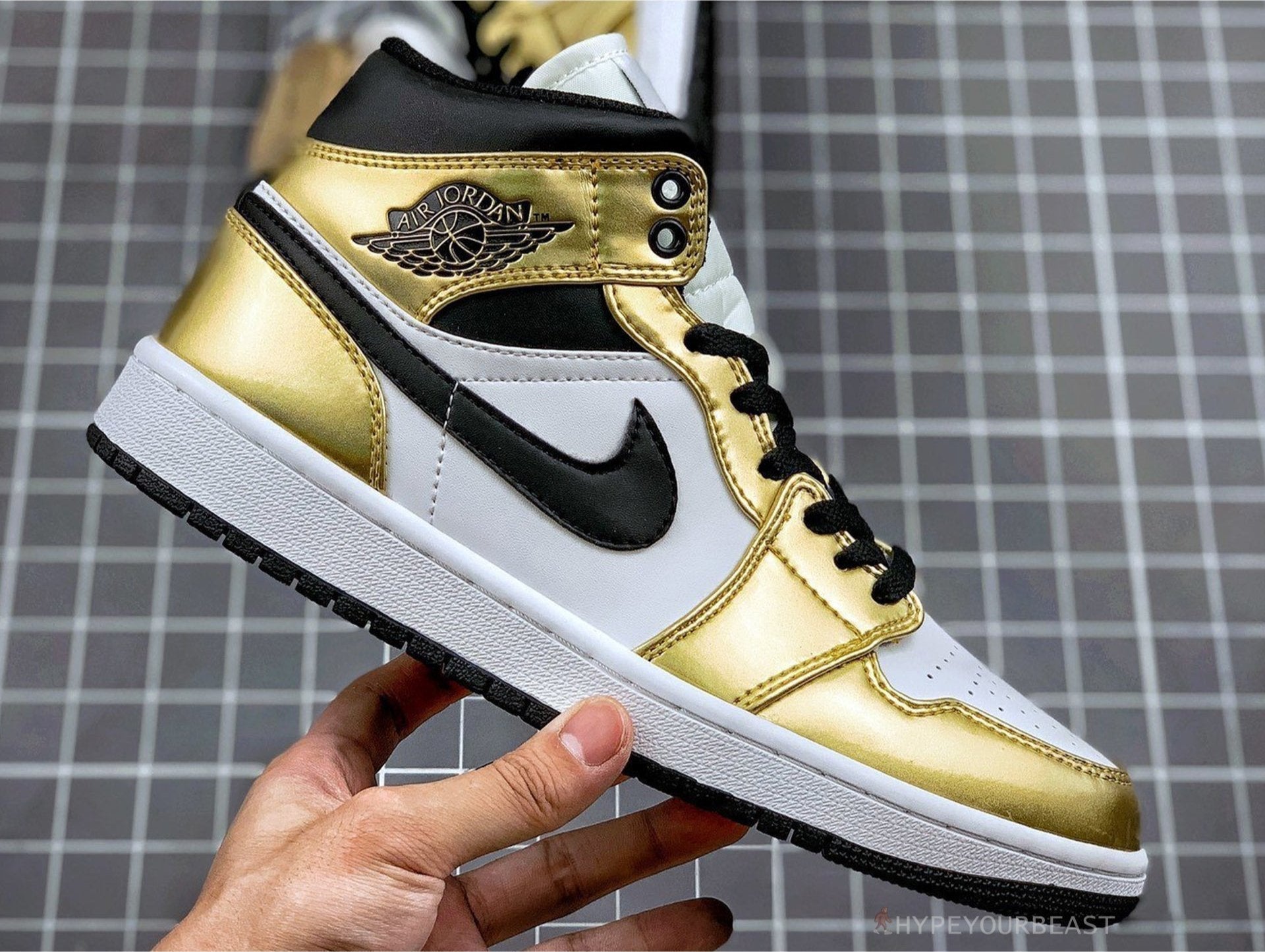 Air Jordan 1 Mid 'Metallic Gold'