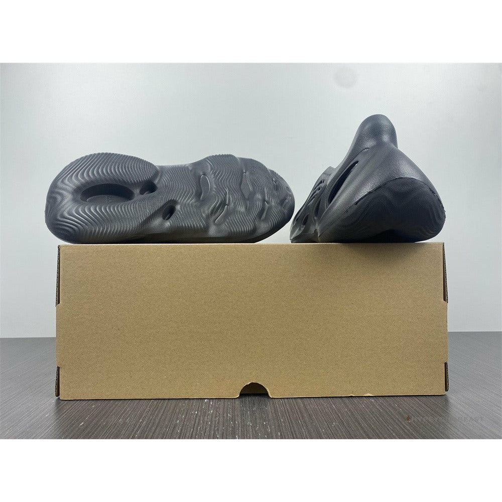 Yeezy Foam RNNR Onyx