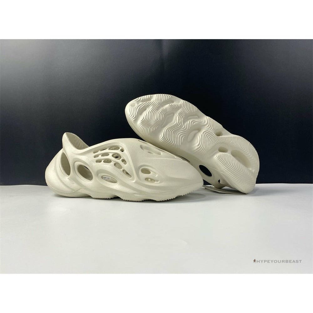 Yeezy Foam RNNR Ararat