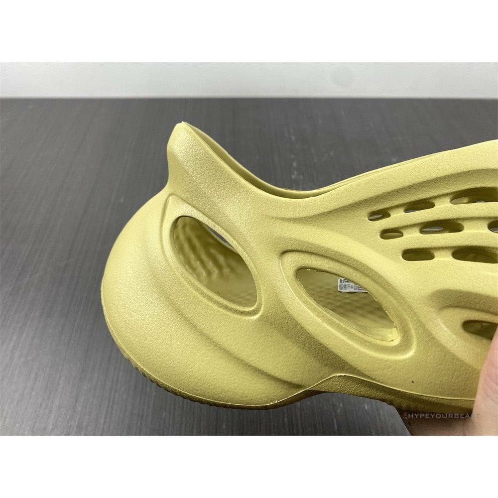 Yeezy Foam RNNR 'Sulfur'