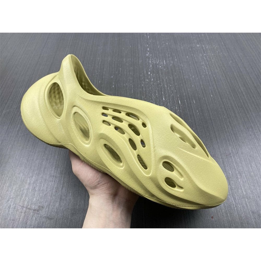 Yeezy Foam RNNR 'Sulfur'