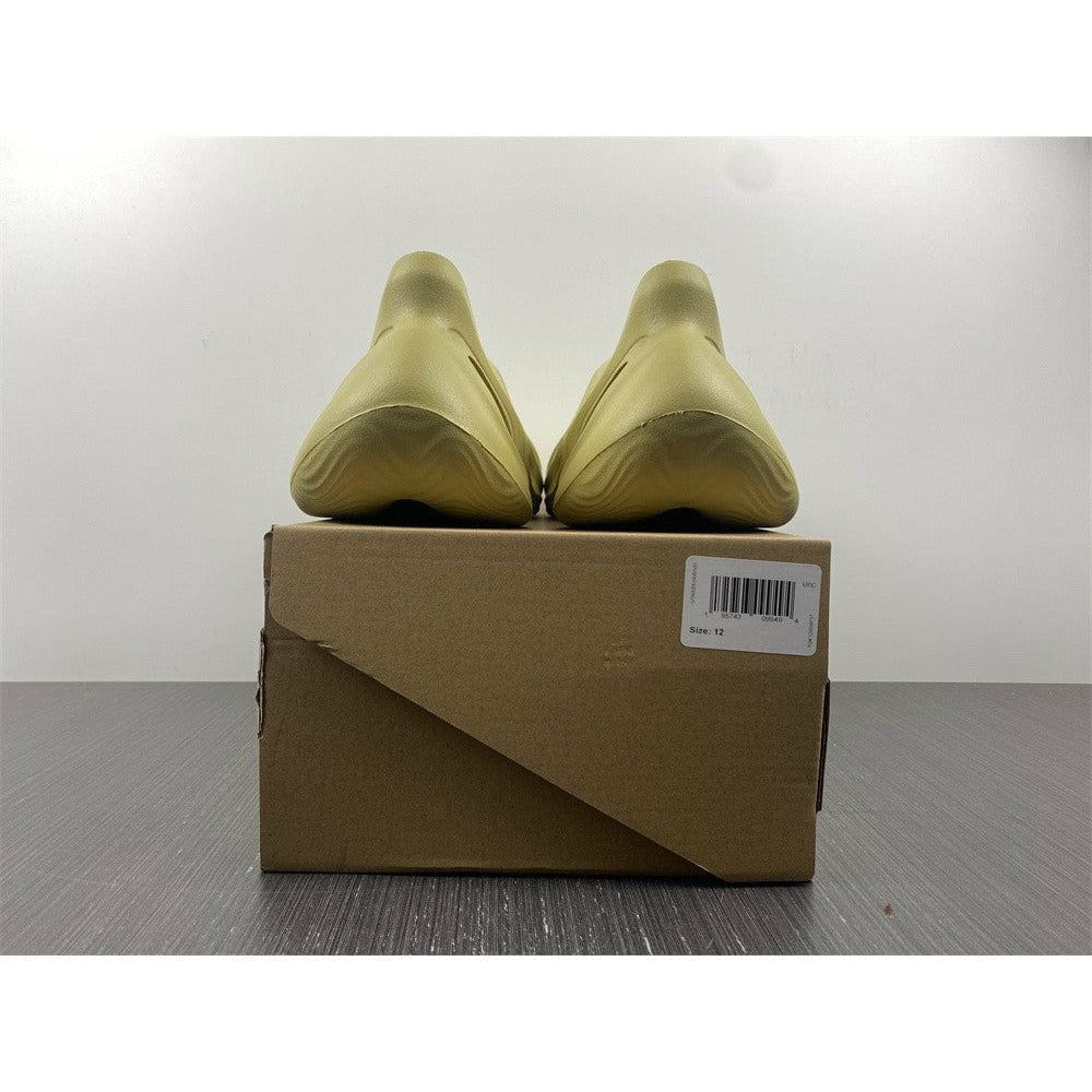 Yeezy Foam RNNR 'Sulfur'
