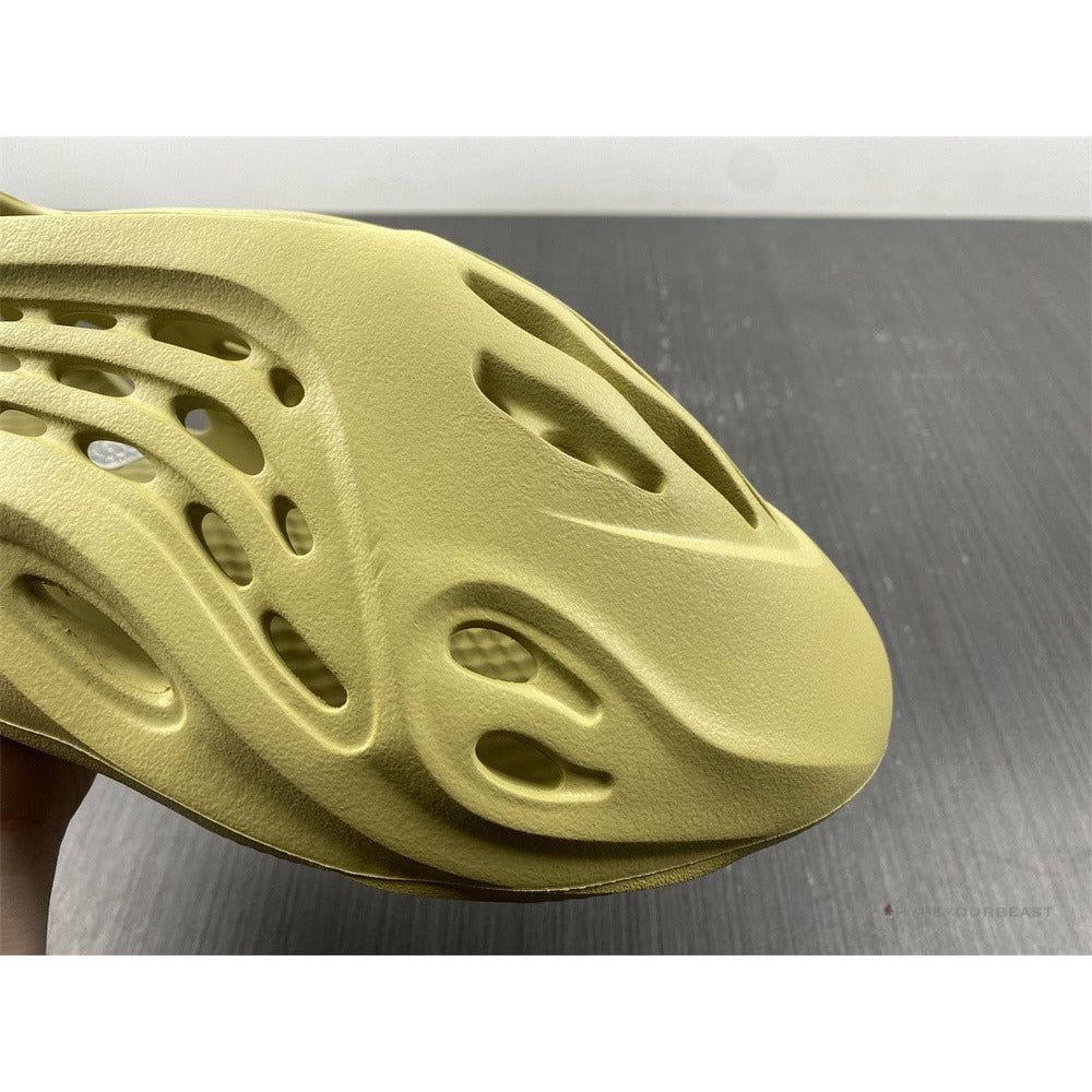 Yeezy Foam RNNR 'Sulfur'