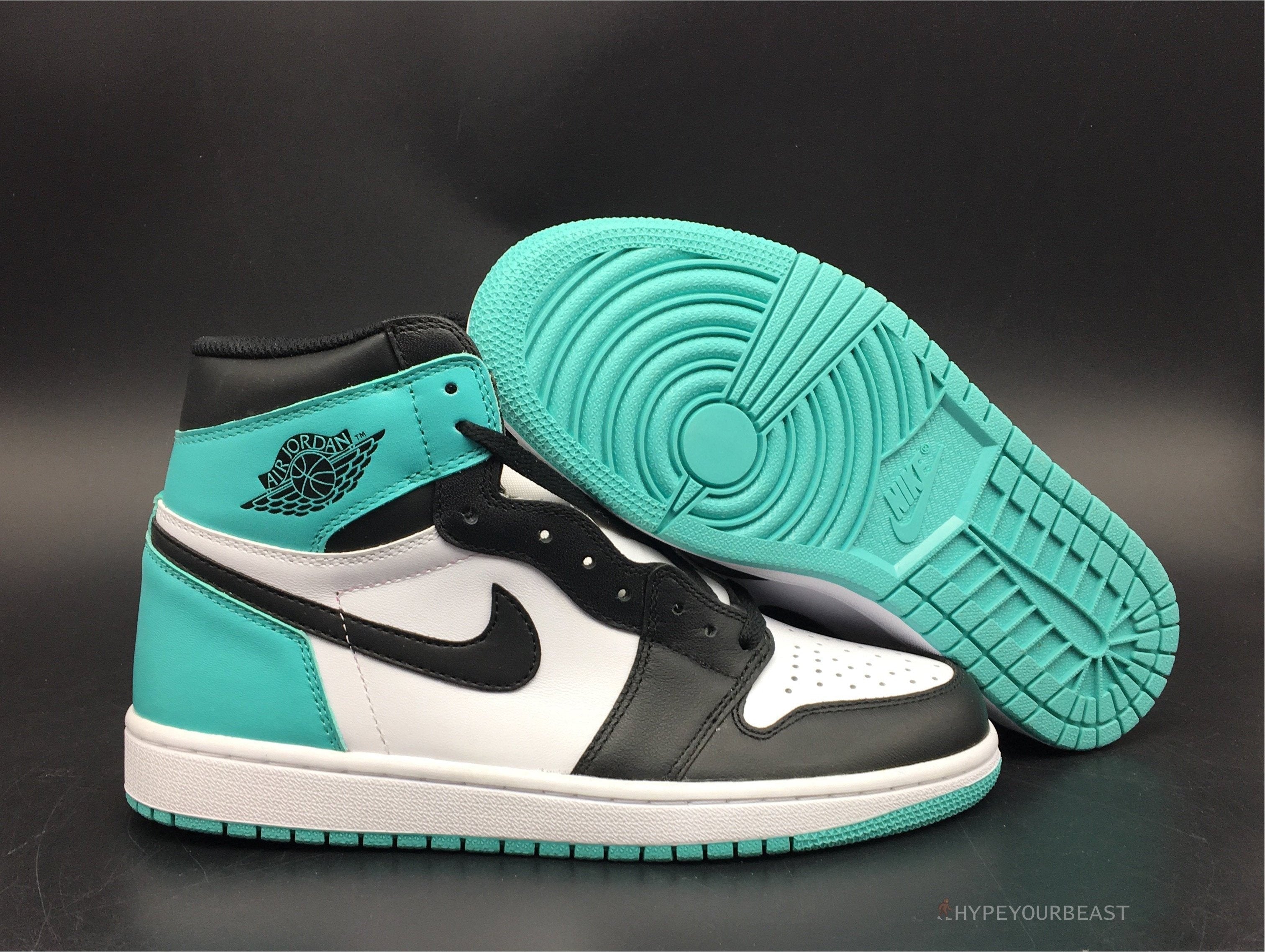 Air Jordan 1 High Igloo