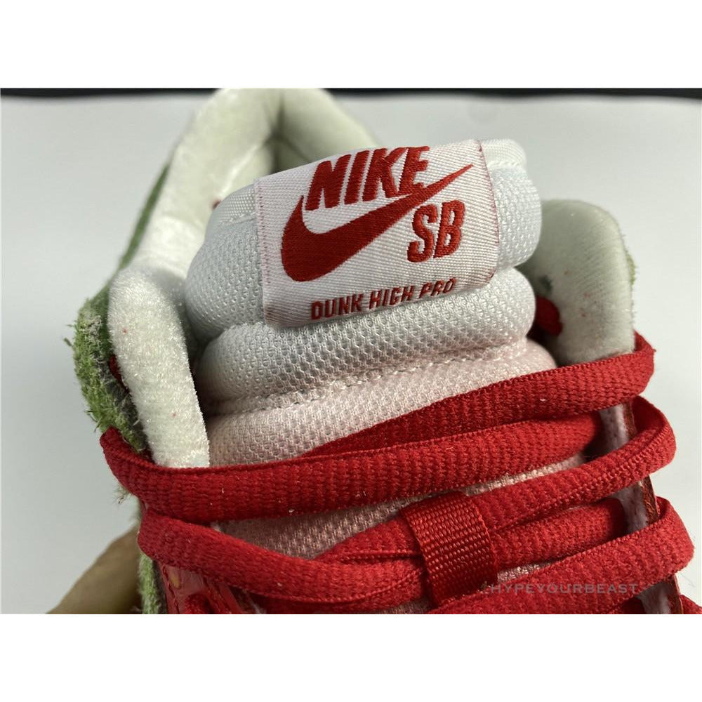 Nike SB Dunk Low 'Strawberry Cough'