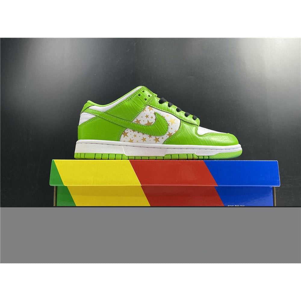 Nike SB Dunk Low Supreme Mean Green