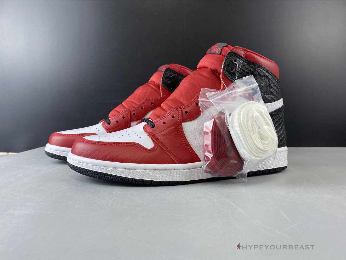 Air Jordan 1 Retro High Snake Chicago Satin