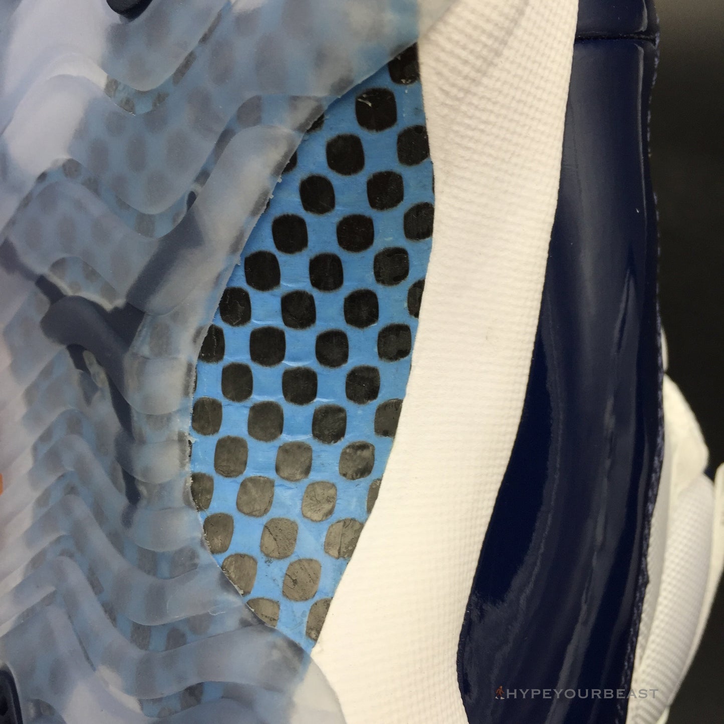 Air Jordan 11 Retro Pantone