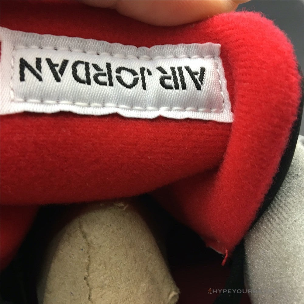 Air Jordan 4 Bred