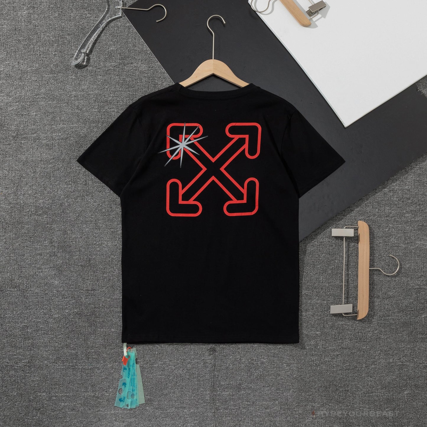 OFF-WHITE Red Flash Cross Arrow Tee Shirt 'BLACK'