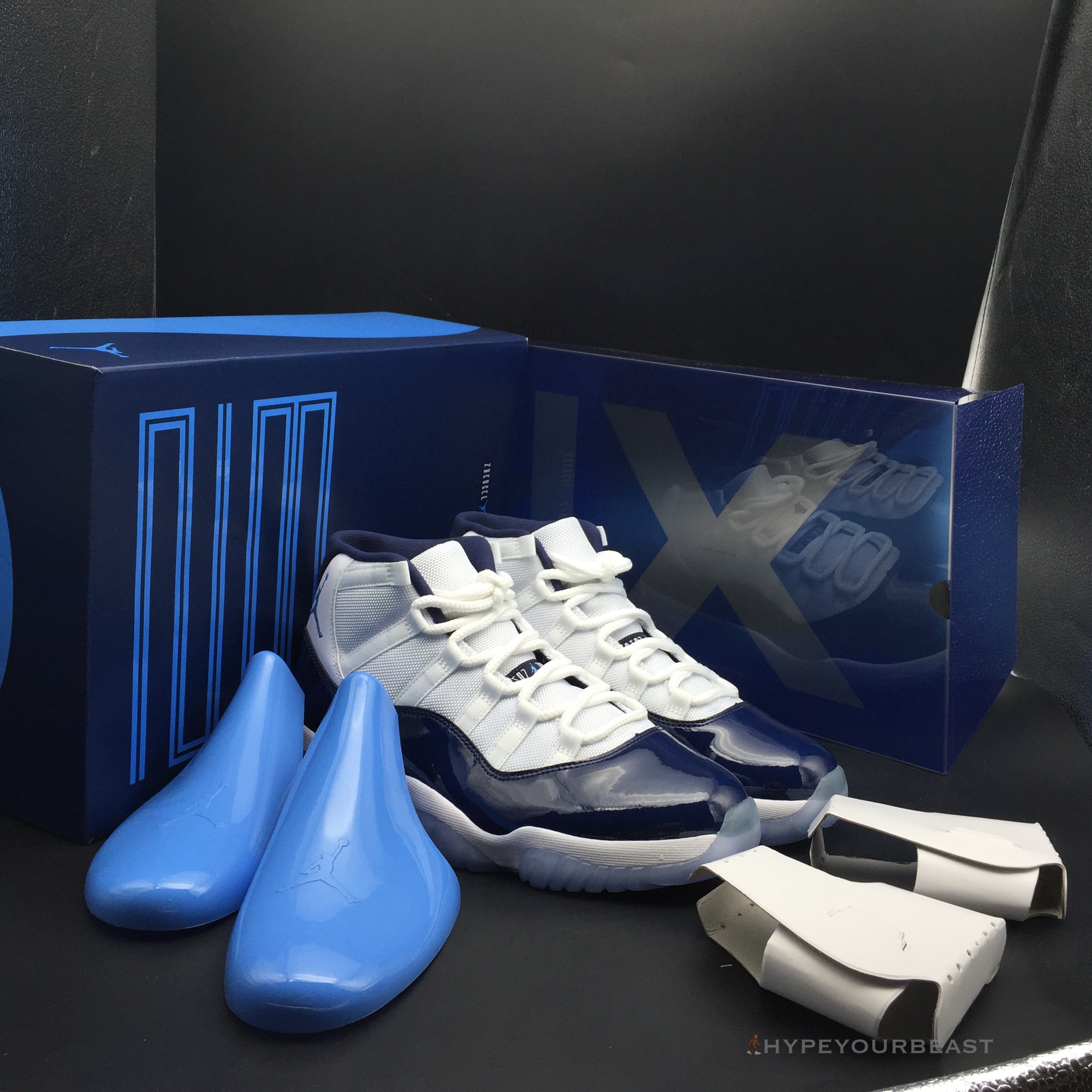 Air Jordan 11 Retro Pantone