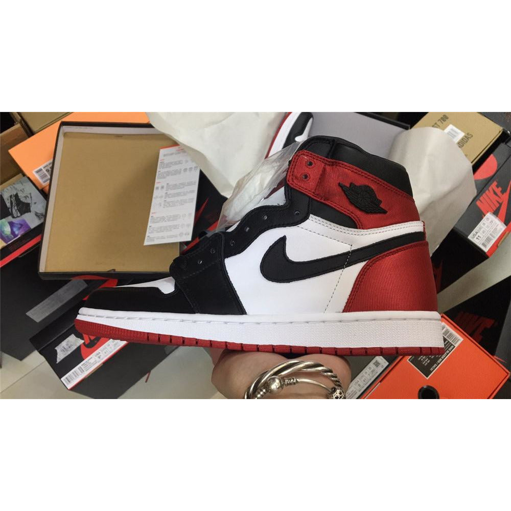 Air Jordan 1 Retro High WMNS 'Satin Black Toe'