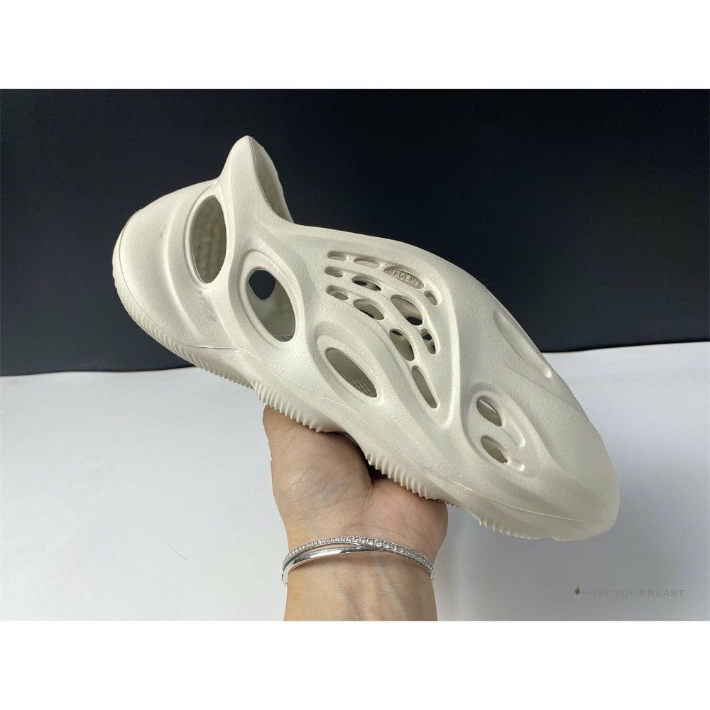 Yeezy Foam RNNR Ararat