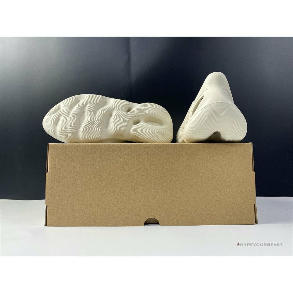 Yeezy Foam RNNR Ararat