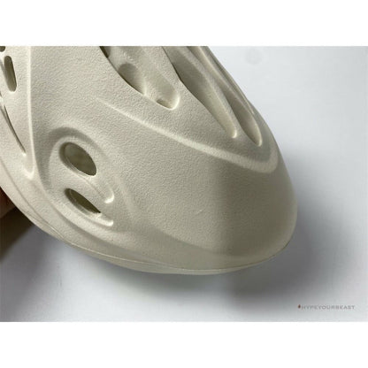 Yeezy Foam RNNR Ararat