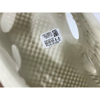 Yeezy Foam RNNR Ararat