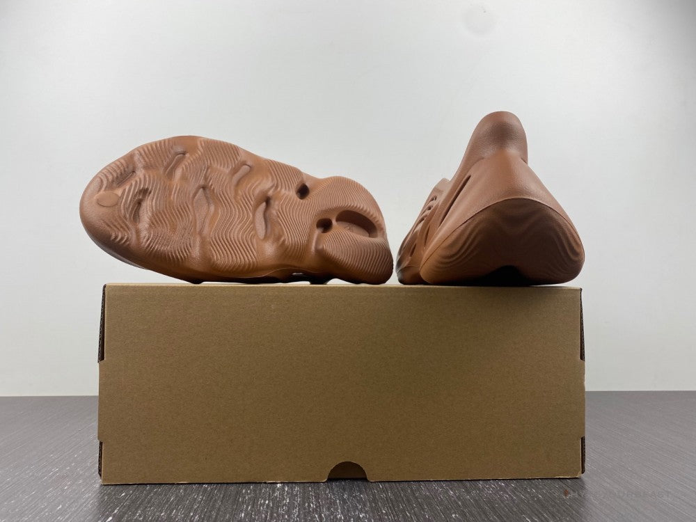 Adidas Yeezy Foam RNNR 'Flax'