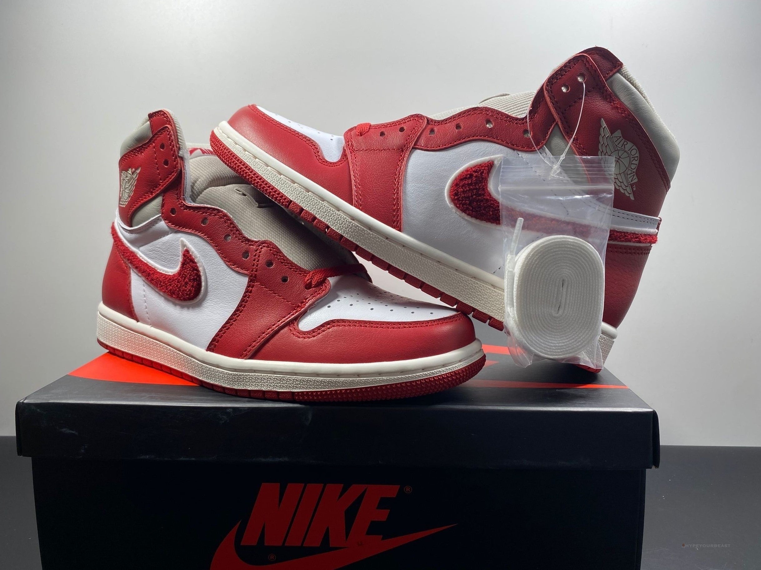Air Jordan 1 Retro OG 'Varsity Red'