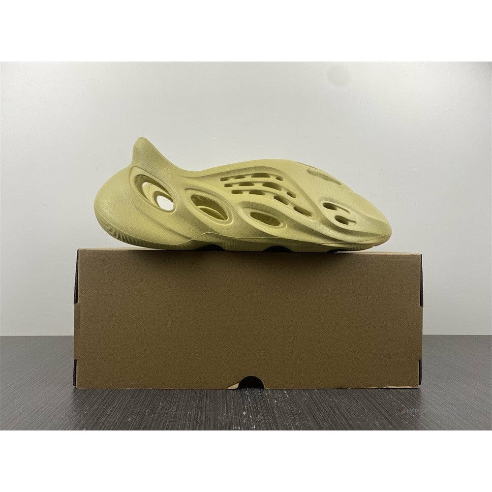 Yeezy Foam RNNR 'Sulfur'