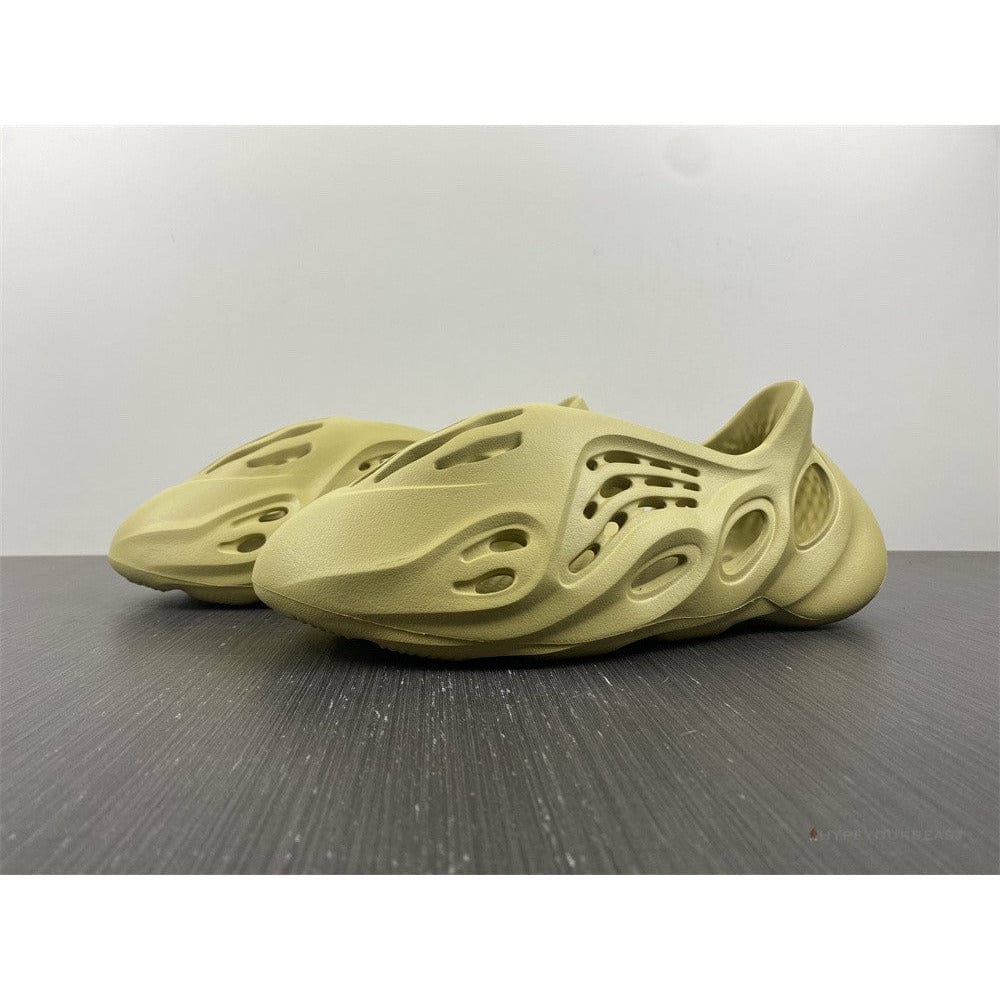 Yeezy Foam RNNR 'Sulfur'