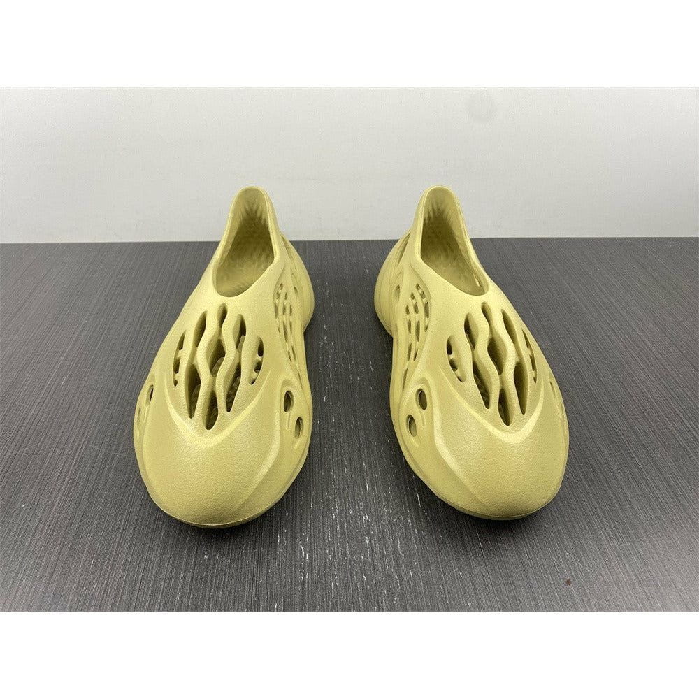 Yeezy Foam RNNR 'Sulfur'