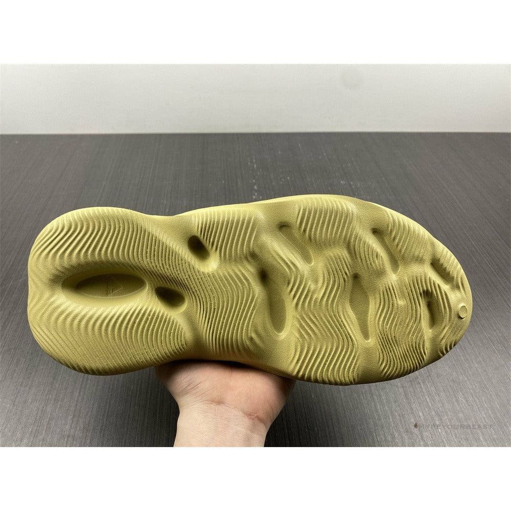 Yeezy Foam RNNR 'Sulfur'