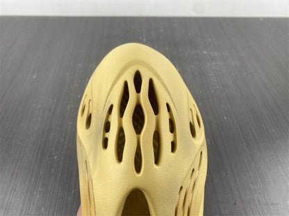 Yeezy Foam RNNR 'Desert Sand'