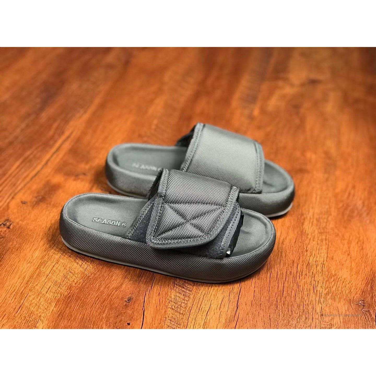 Yeezy Season 6 Slide Black