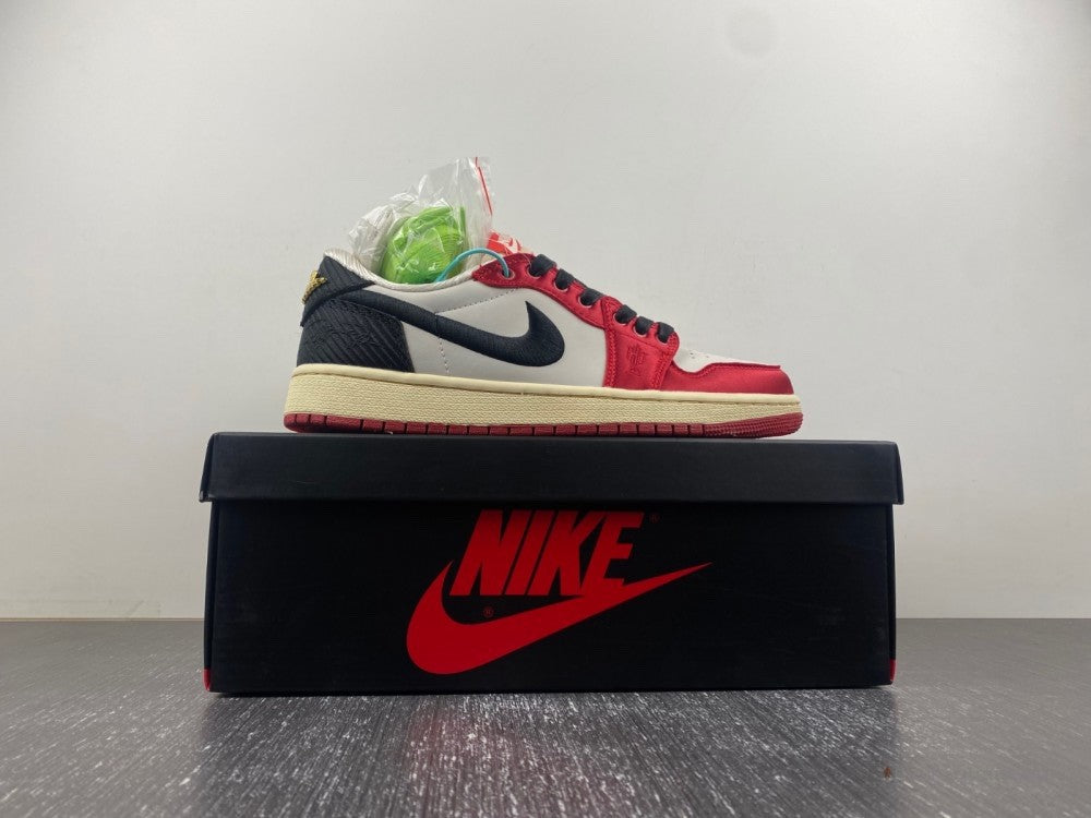 Air Jordan 1 Low OG 'Trophy Room Away'