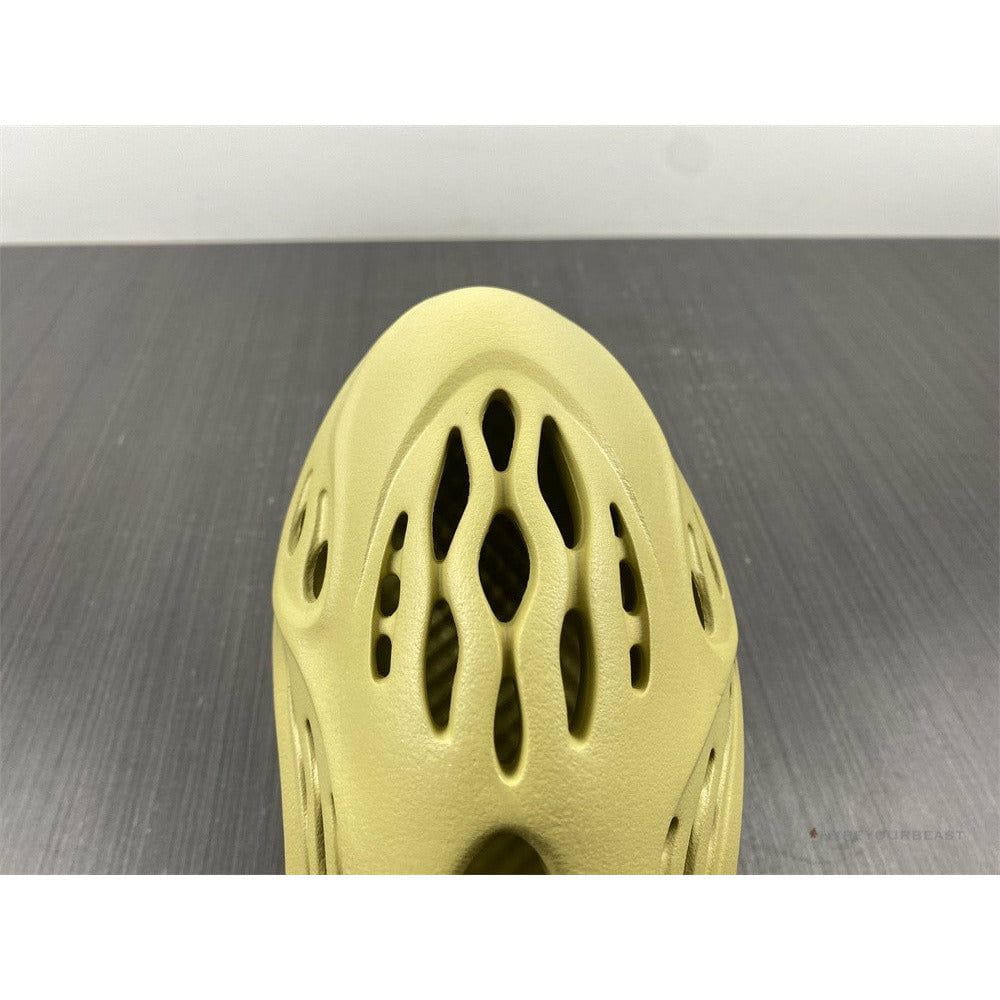 Yeezy Foam RNNR 'Sulfur'