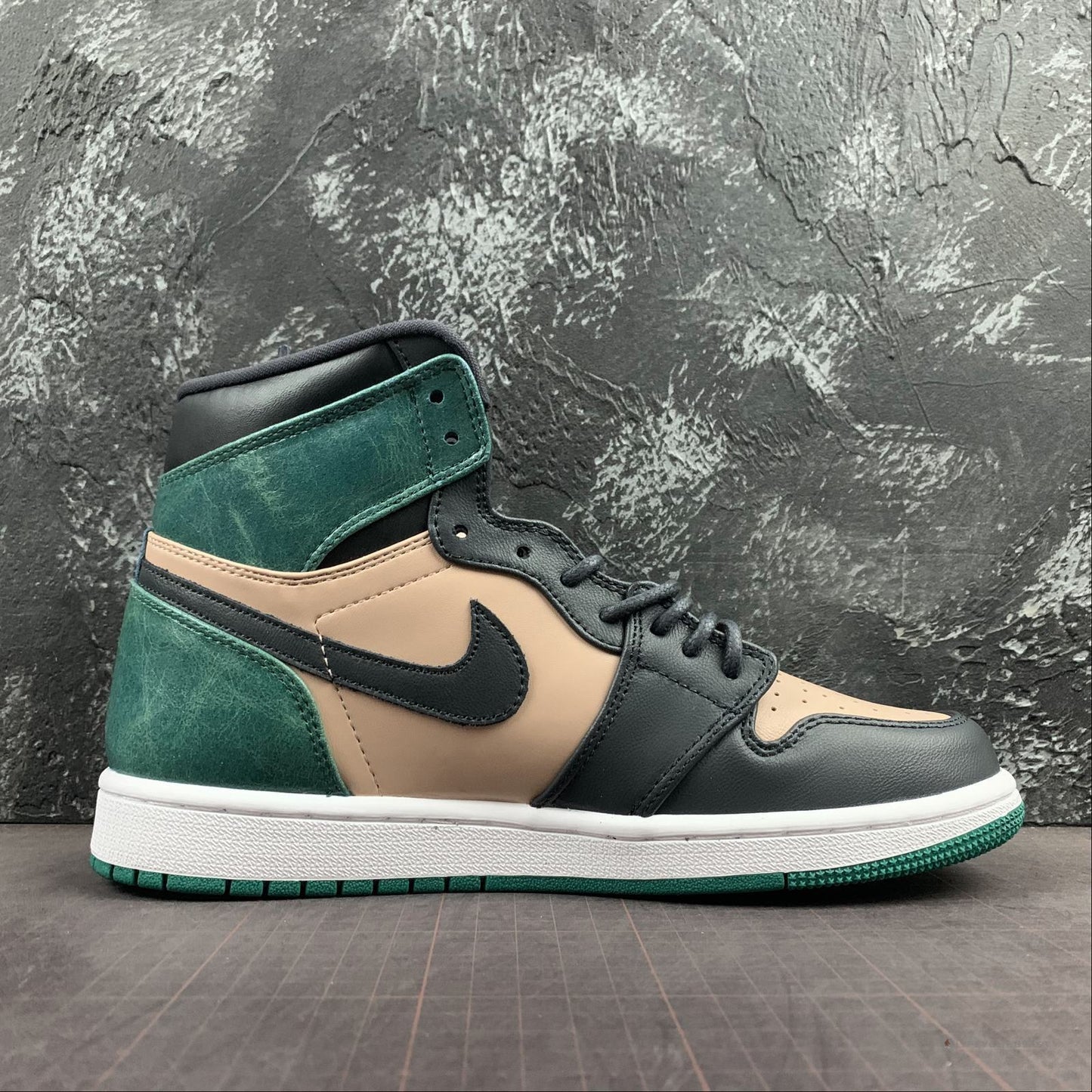 Air Jordan 1 Ret Hi Prem 'Bio Beige'