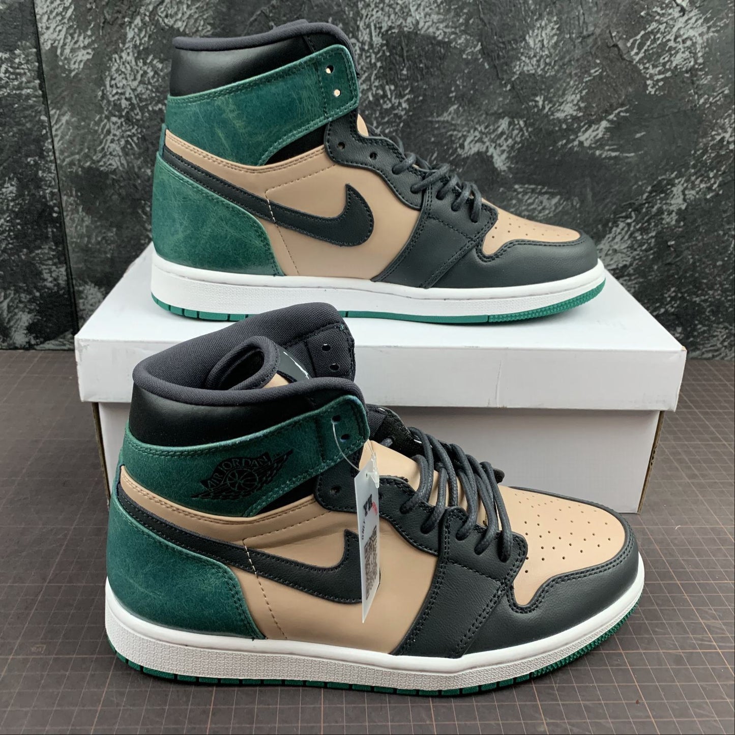 Air Jordan 1 Ret Hi Prem 'Bio Beige'