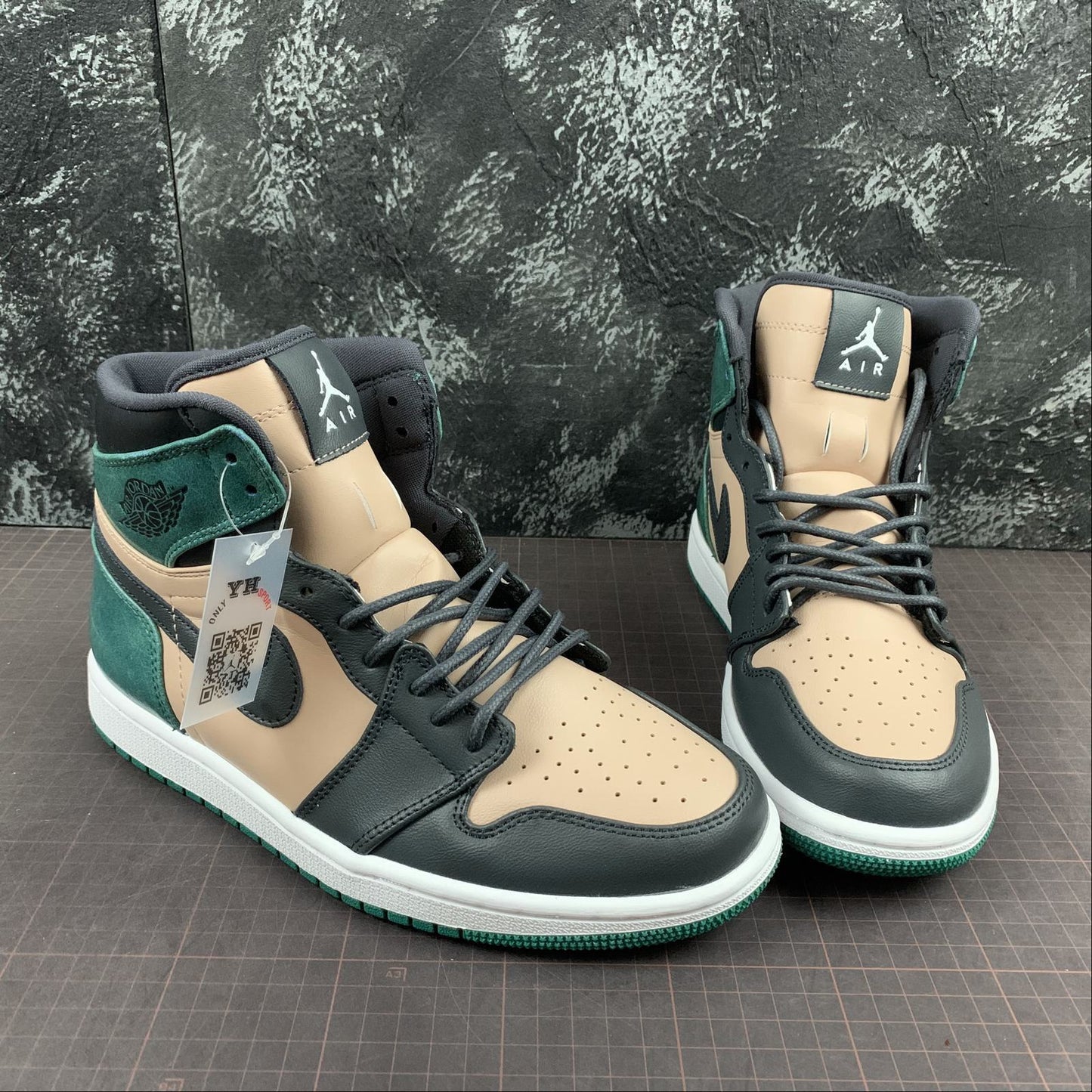 Air Jordan 1 Ret Hi Prem 'Bio Beige'