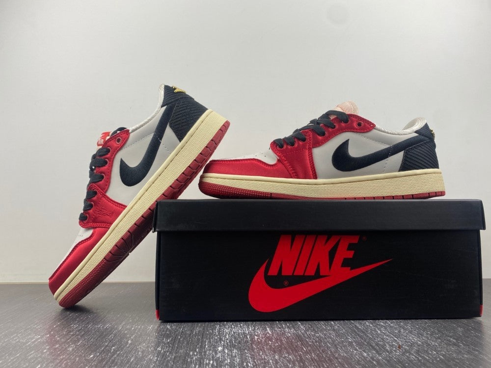 Air Jordan 1 Low OG 'Trophy Room Away'