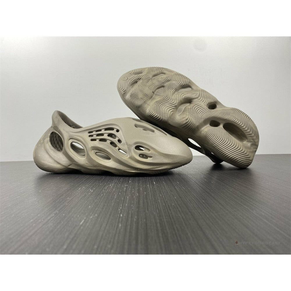 Yeezy Foam RNNR Stone Sage