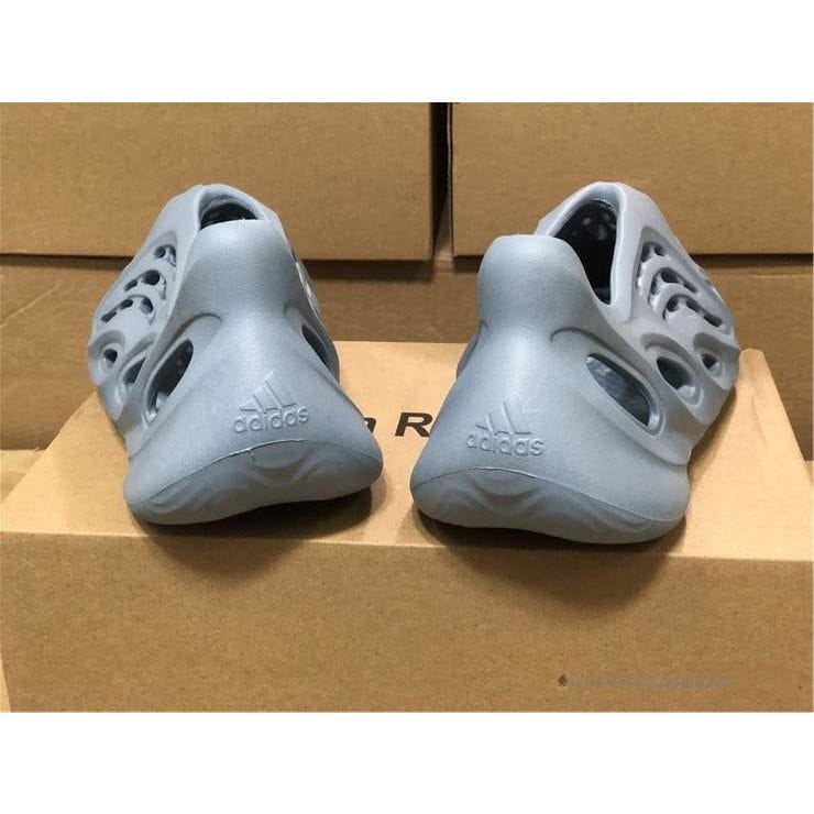 Yeezy Foam RNNR Grey