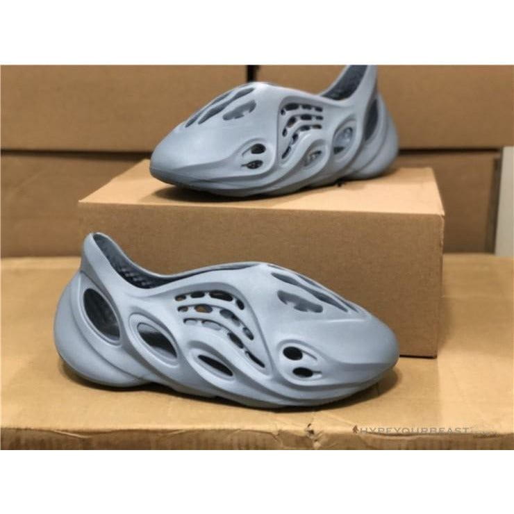 Yeezy Foam RNNR Grey