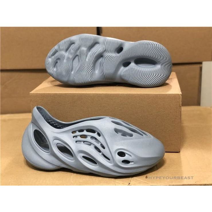 Yeezy Foam RNNR Grey
