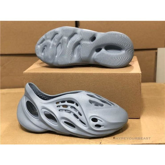 Yeezy Foam RNNR Grey