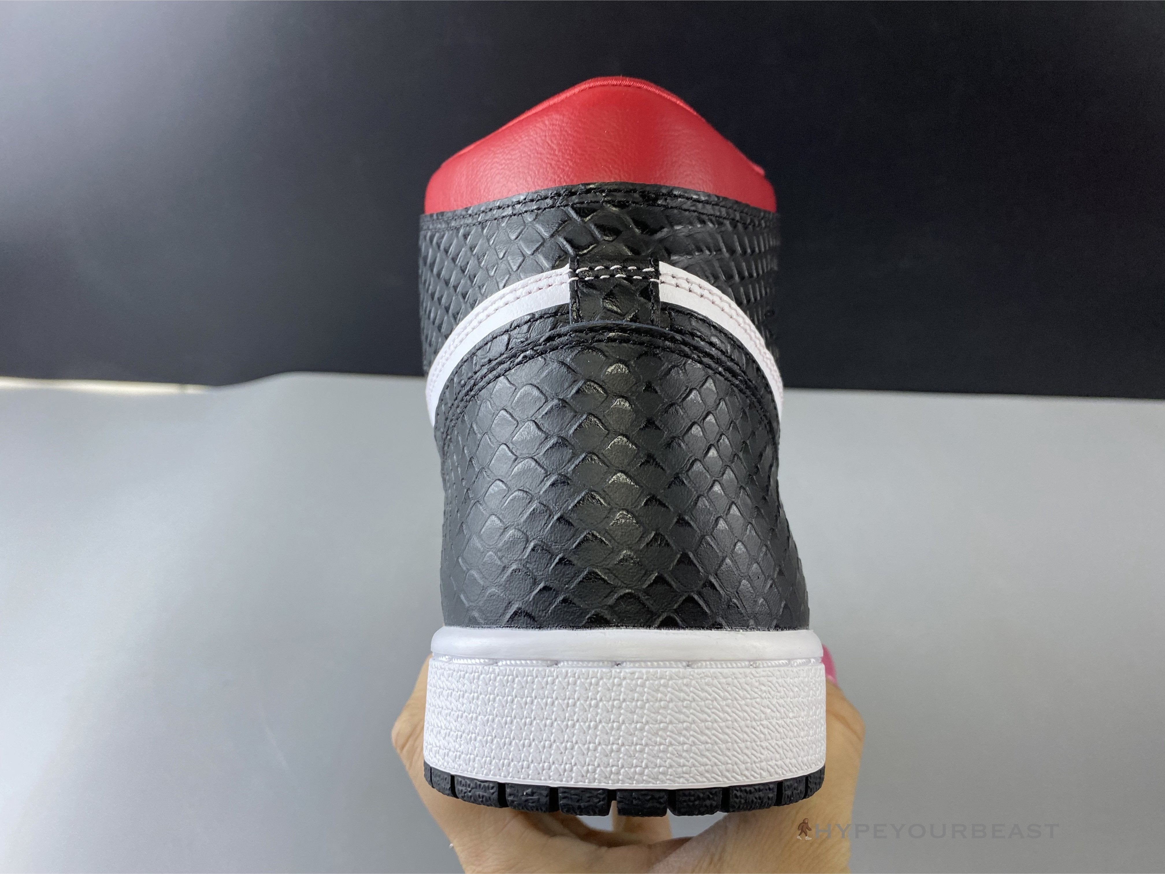 Air Jordan 1 Retro High Snake Chicago Satin