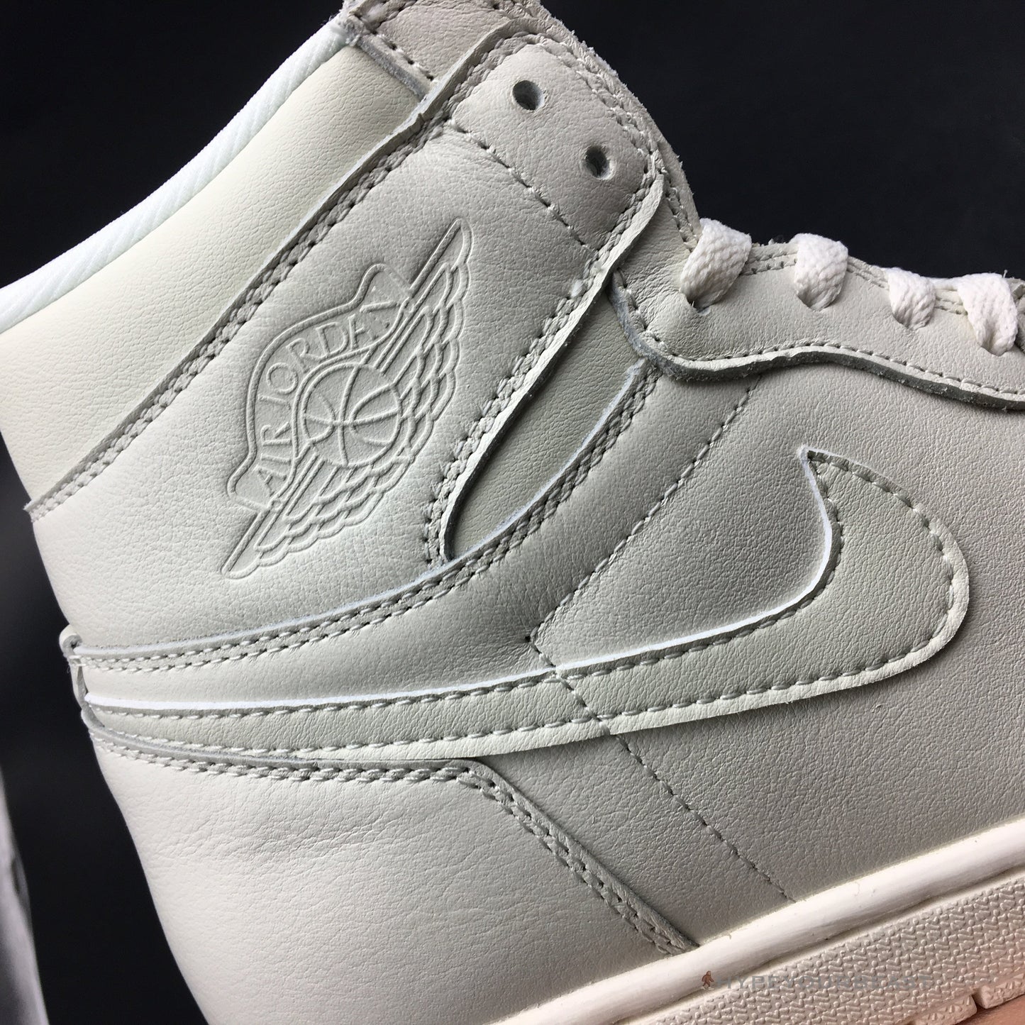 Air Jordan 1 Retro High OG 'Sail'